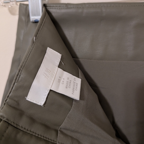 H&M Faux Leather Green Skirt Size 4 - Picture 3 of 3